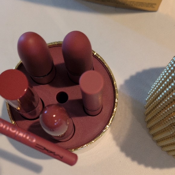 MAC Cosmetics Stay Curious Lipstick Set - Picture 5 of 13